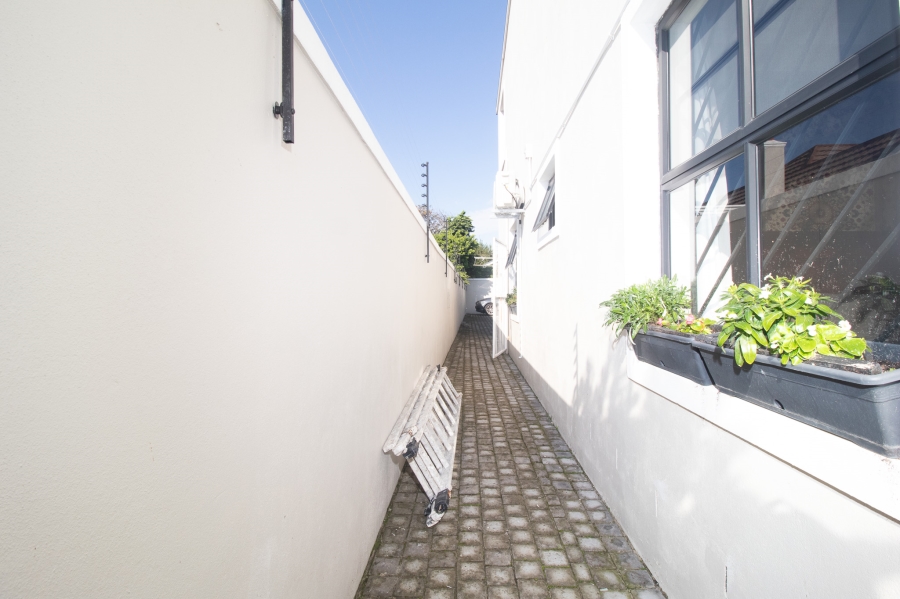 To Let 3 Bedroom Property for Rent in Claremont Upper Western Cape